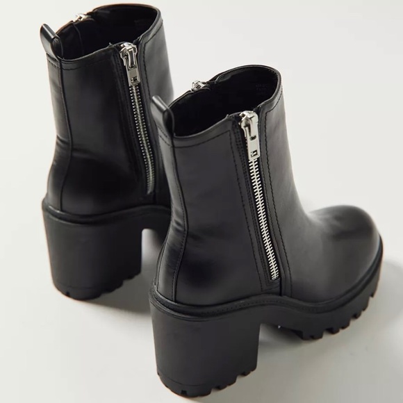 New Urban Outfitters Chunky Heel Black Boots - Picture 6 of 9